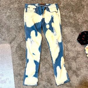 Blue and white patterned skinny leg jeans